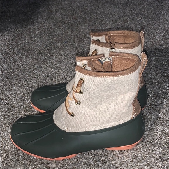 serra duck boots